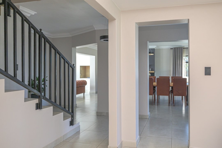 9 Bedroom Property for Sale in Westcliff Western Cape